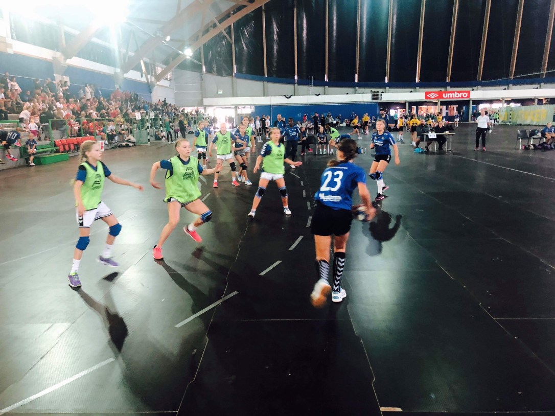 EEAB9FC9-1FFC-427C-B1A3-F090A7CEA950